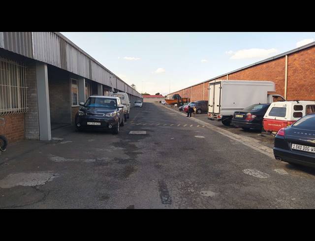 450M² WAREHOUSE TO LET IN EPPING INDUSTRIAL